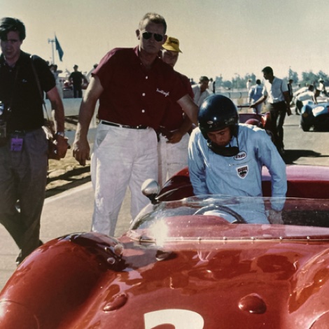 Riverside : Jim monte dans le cockpit de la Lotus 19 des frêres Arciero